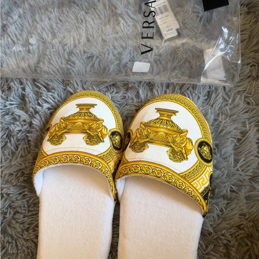 Versace Baroque Medusa Bath Slippers Size M White Gold Greek Key Like New - Picture 3 of 7
